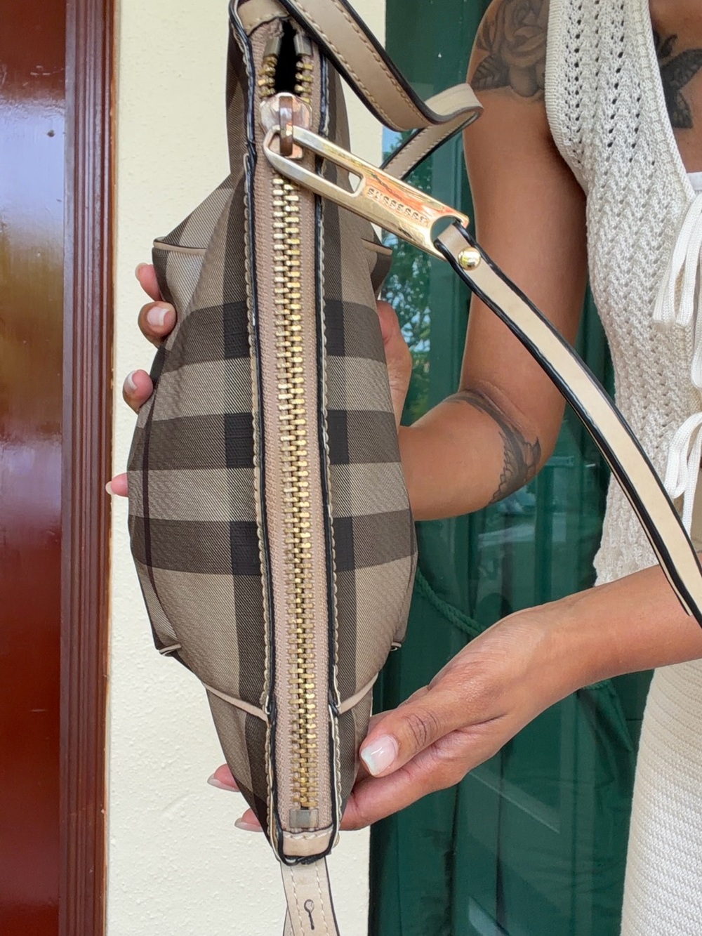Burberry Sling Crossbody Shoulder Bag - Picture 3 of 8